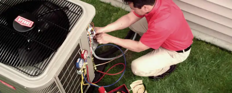 HVAC technician servicing an outdoor air conditioner unit in Scottsdale, AZ